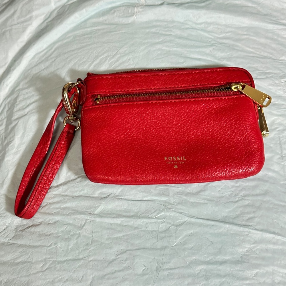 Fossil, Red Leather Woman’s Wristlet Wallet. - image 1